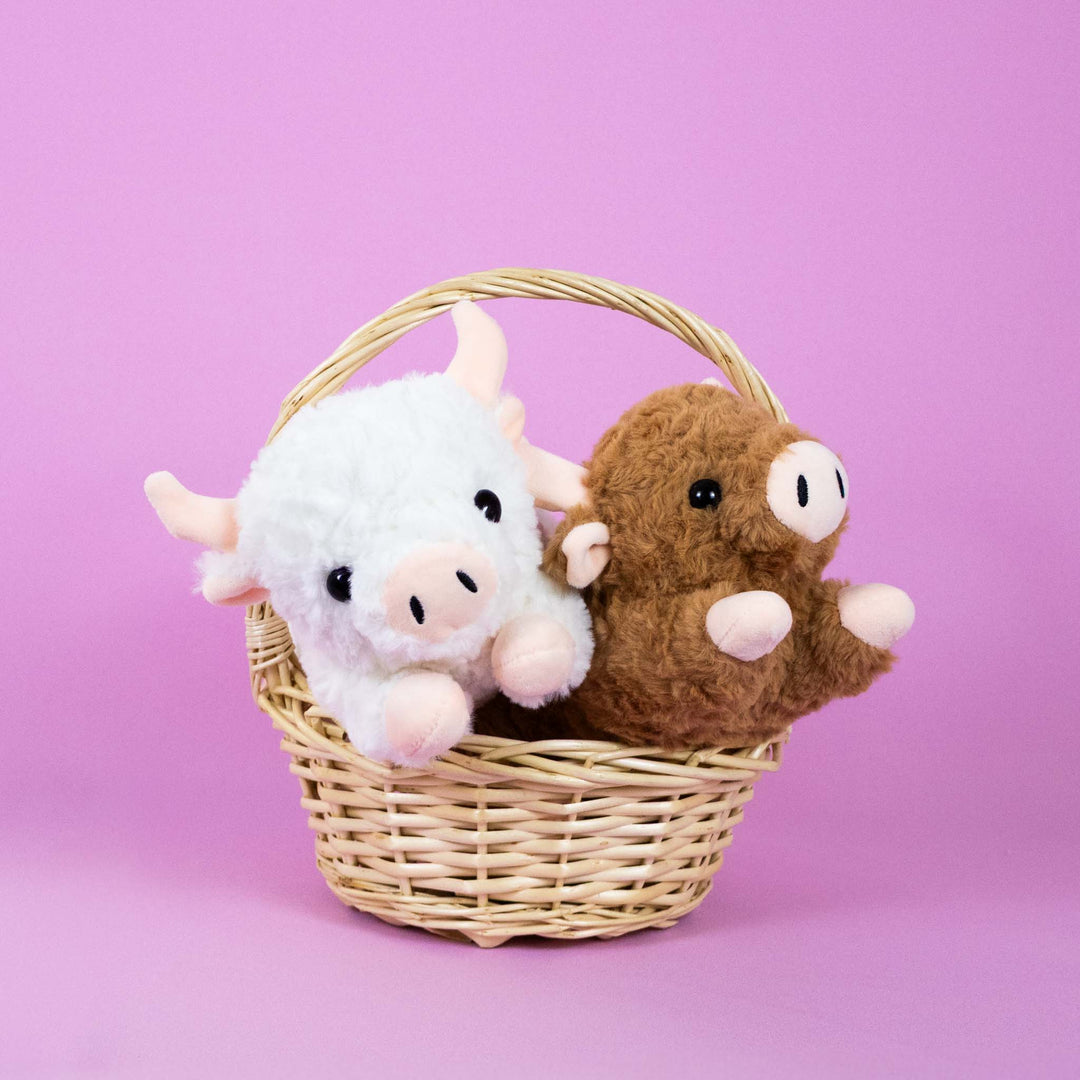 Vacas de peluche al mayoreo, colores café y blanco. Perfectas para regalar, decorar o vender.