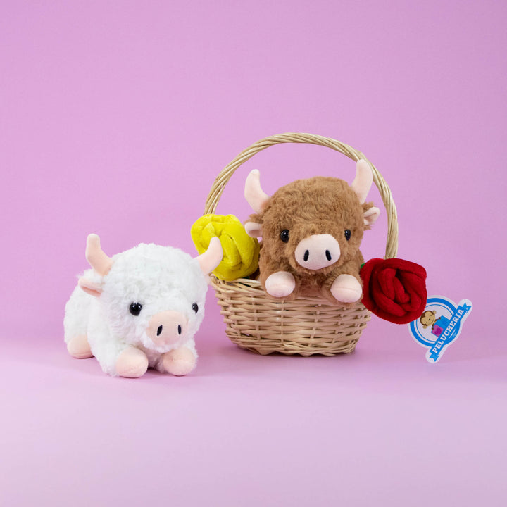 Vacas de peluche al mayoreo, colores café y blanco. Perfectas para regalar, decorar o vender.