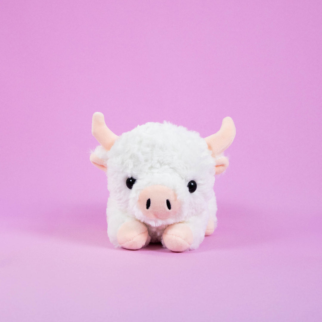 Vacas de peluche al mayoreo, colores café y blanco. Perfectas para regalar, decorar o vender.