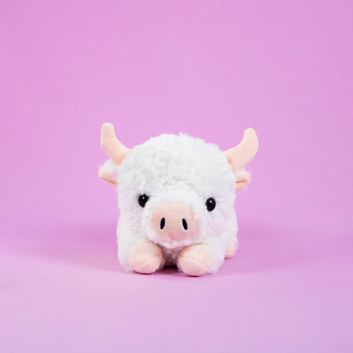 Vacas de peluche al mayoreo, colores café y blanco. Perfectas para regalar, decorar o vender.