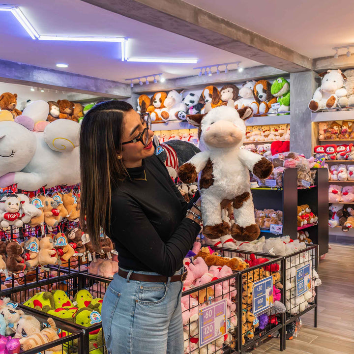 Vaca de peluche al mayoreo. Peluches para distribuidores, tiendas de regalo, decoración de eventos, coleccionistas. 