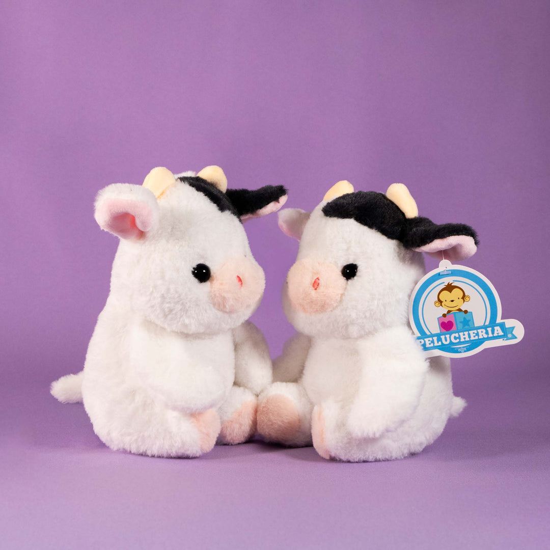 Vacas de peluche al mayoreo, colores negro y blanco. Perfectas para regalar, decorar o vender.