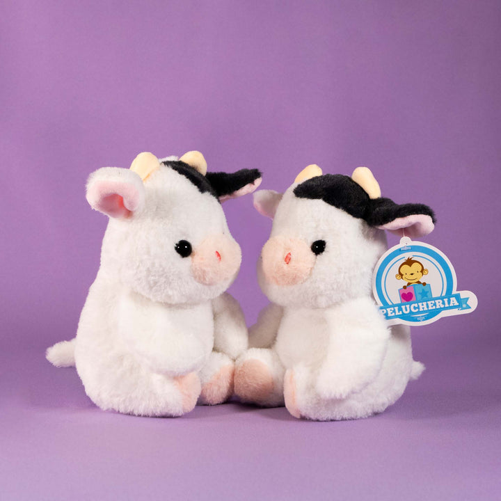 Vacas de peluche al mayoreo, colores negro y blanco. Perfectas para regalar, decorar o vender.