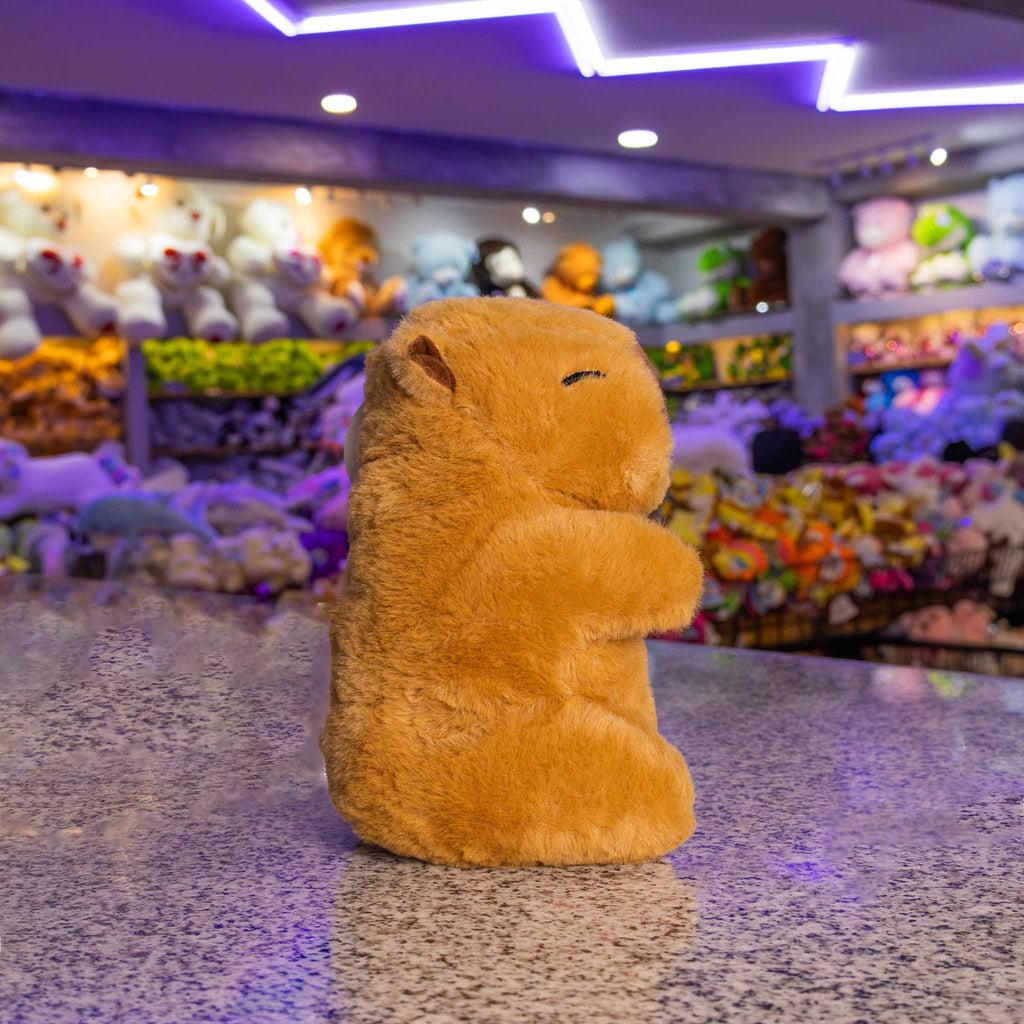 Capibara de peluche color café, perfecta para regalar a niños y niñas 