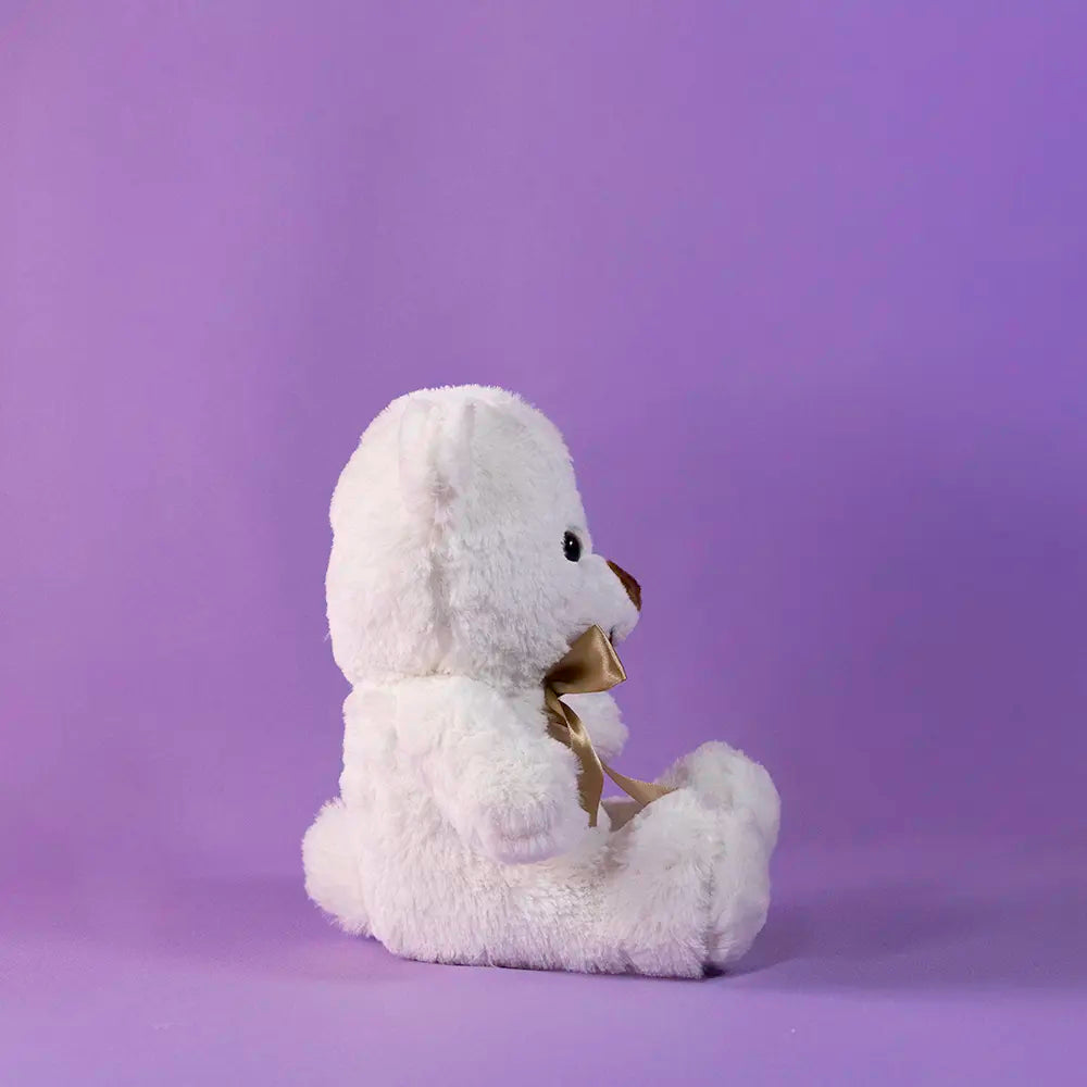 Oso de peluche color blanco, suave, sentado y con moño, ideal para regalo, baby showers, eventos y fiestas. Peluches al mayoreo 