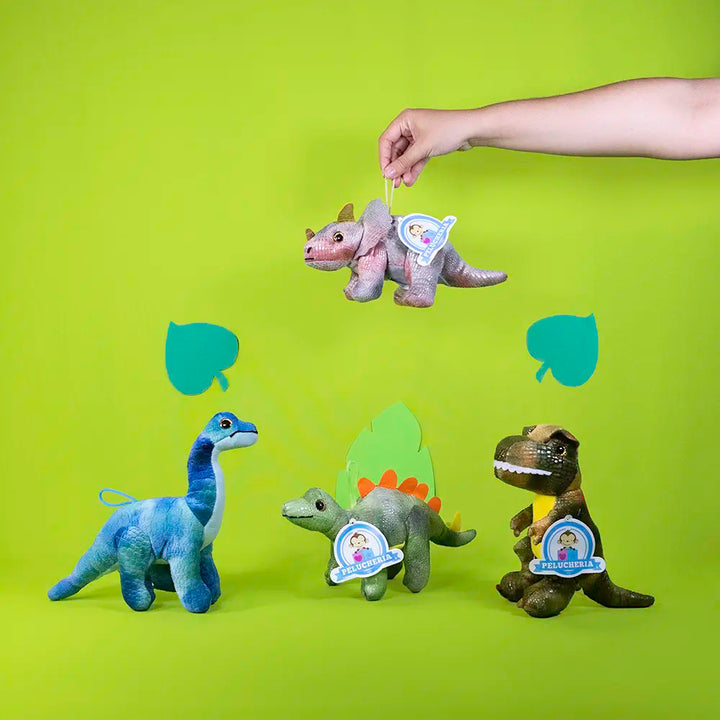 Dinosaurios de peluches, colores verde, azul, café con detalles realistas. Dinos de peluches para decorar , regalos, detalles y revender 