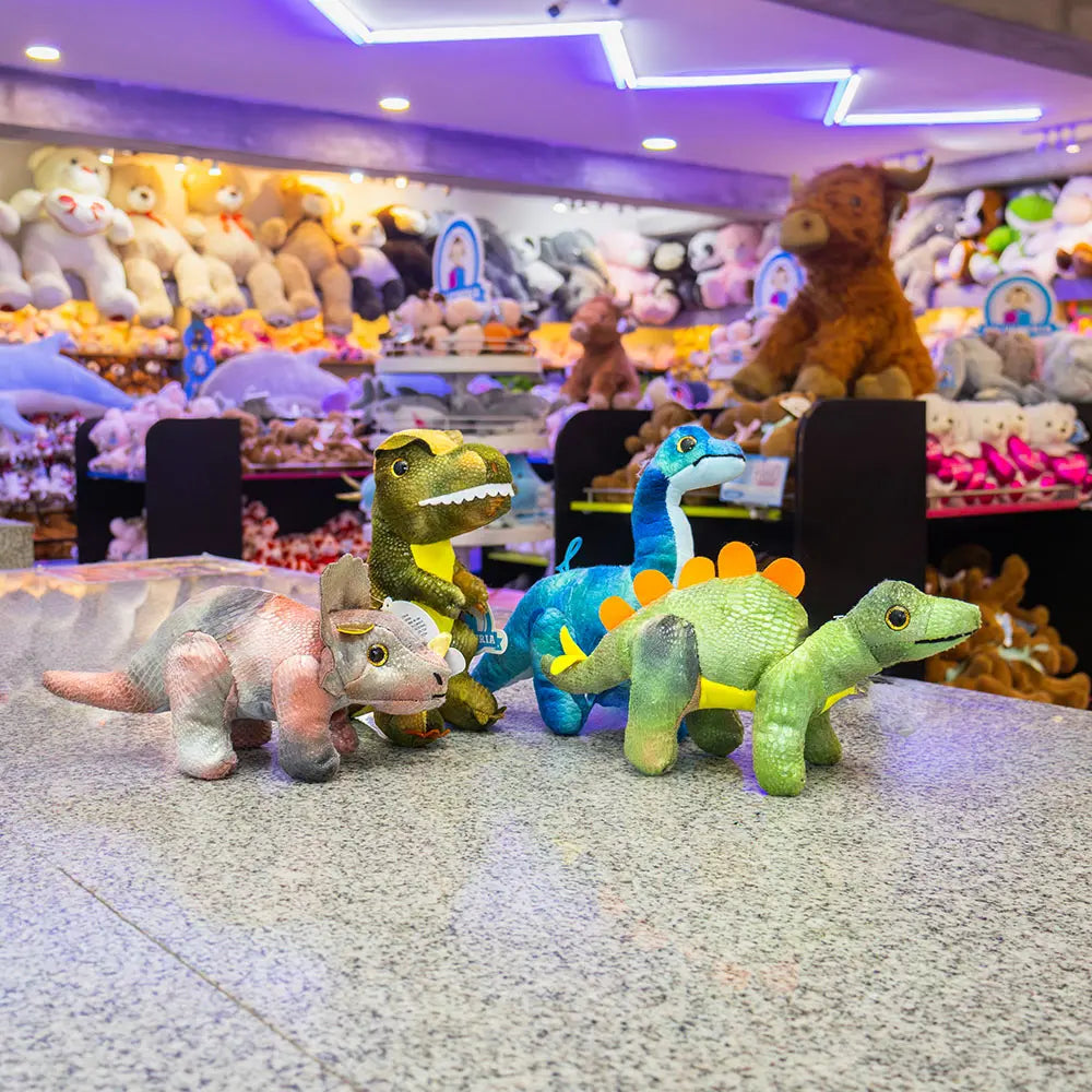 Dinosaurios de peluches, colores verde, azul, café con detalles realistas. Dinos de peluches para decorar , regalos, detalles y revender 