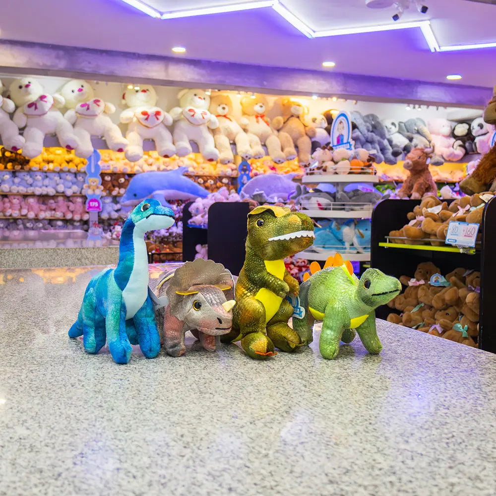 Dinosaurios de peluches, colores verde, azul, café con detalles realistas. Dinos de peluches para decorar , regalos, detalles y revender 