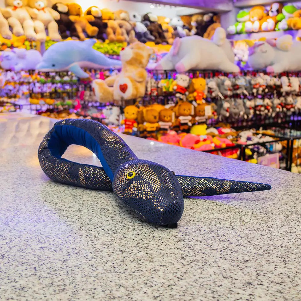 Serpiente de peluche, colores café, azul y gris. Peluches con detalles reales 