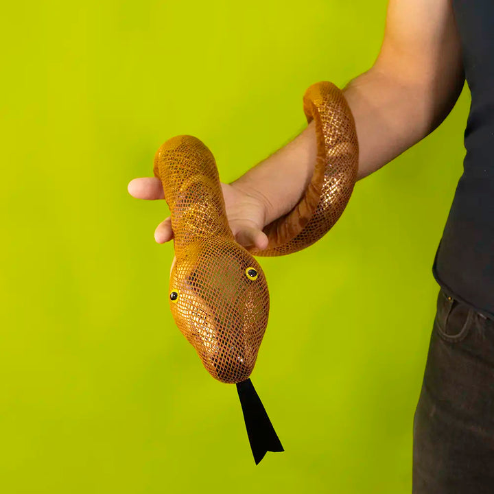 Serpiente de peluche, colores café, azul y gris. Peluches con detalles reales 