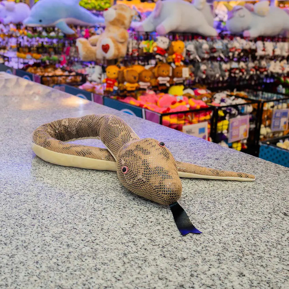 Serpiente de peluche, colores café, azul y gris. Peluches con detalles reales 